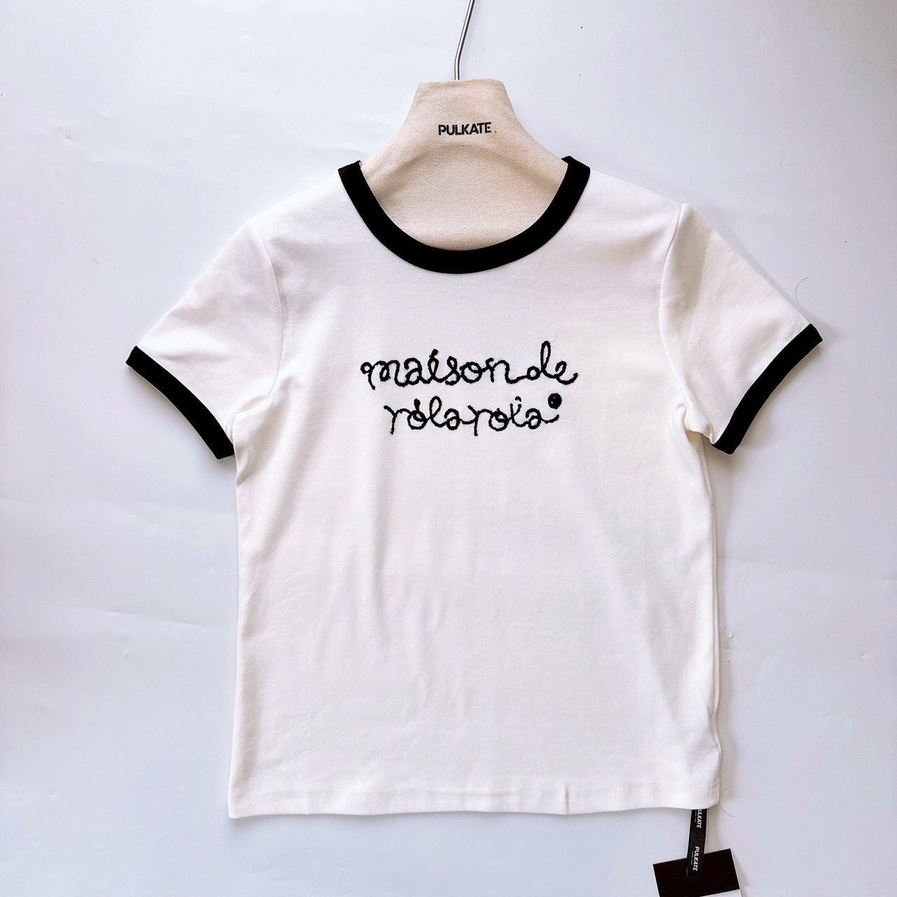 PK826 - White (Black)