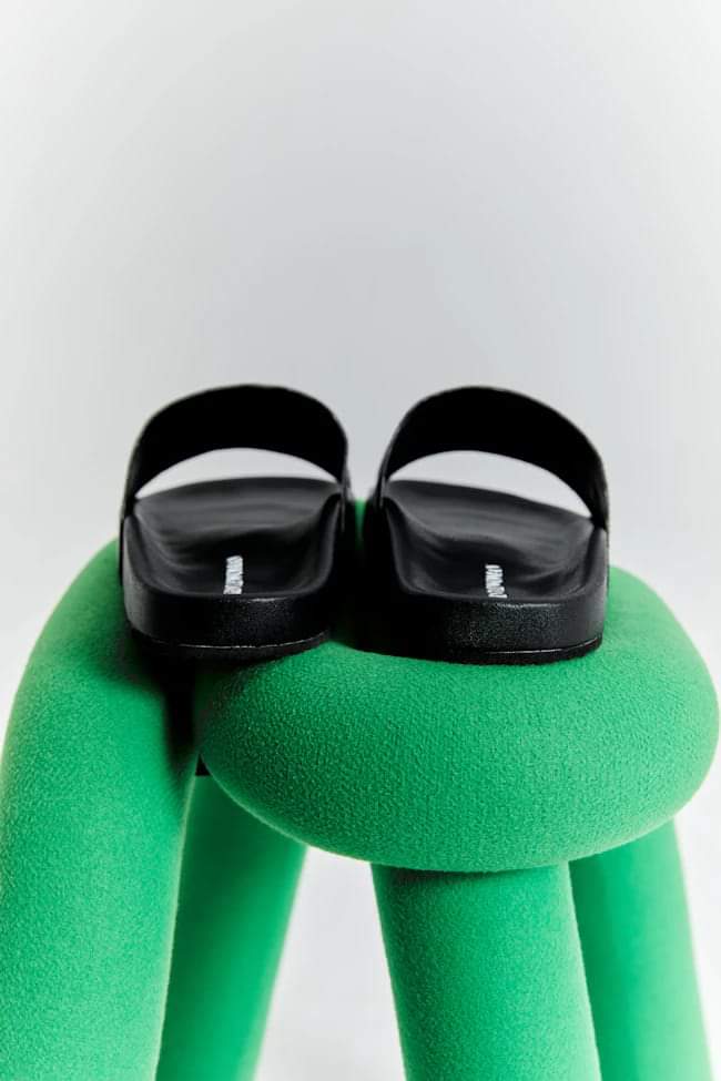 GW Slides (Black)